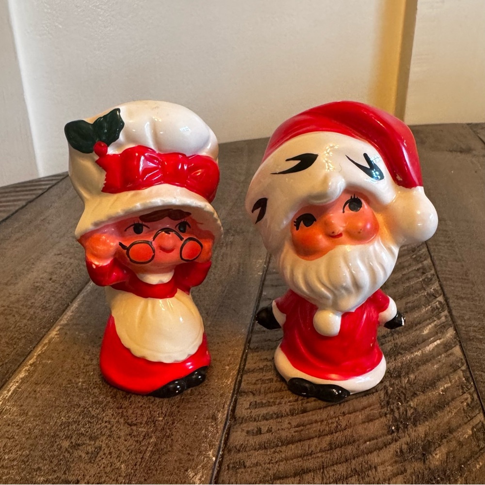 Vintage Mr & Mrs Claus Christmas Ceramic Salt Pepper Shakers Japan Holiday Decor